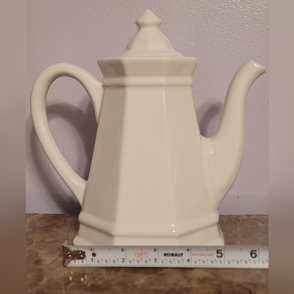 Pfaltzgraff "Heritage" White Coffee/ Teapot - Picture 13 of 15